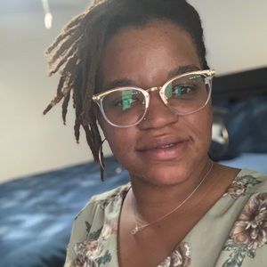 Meet your Posher, Dominique